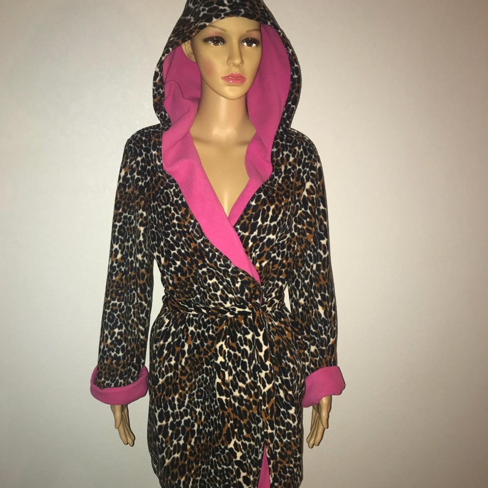 Betsey Johnson fleece leopard robe w/ pink lining